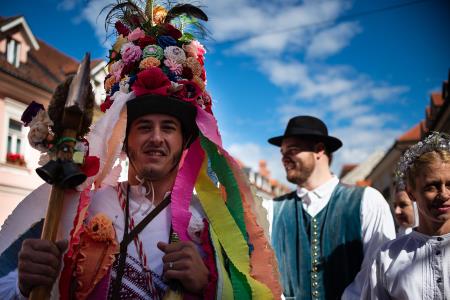 Izjemen obisk zaznamoval 50. Dneve narodnih noš in oblačilne dediščine v Kamniku (Blaž T. Muc)  (23)
